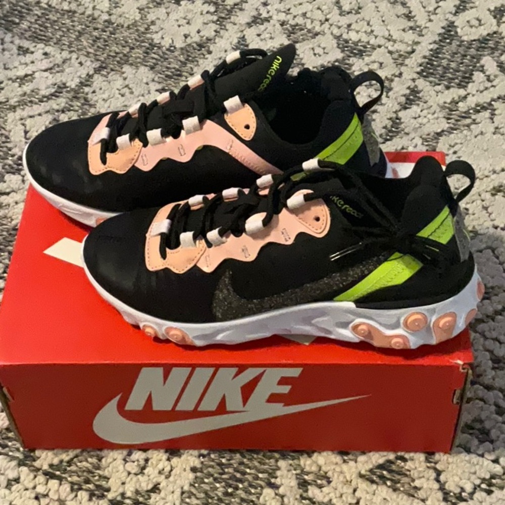 NIB NIKE REACT ELEMENT 55 PRM